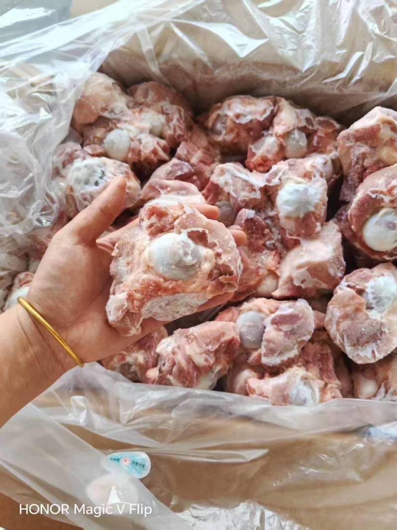 满肉猪棒骨