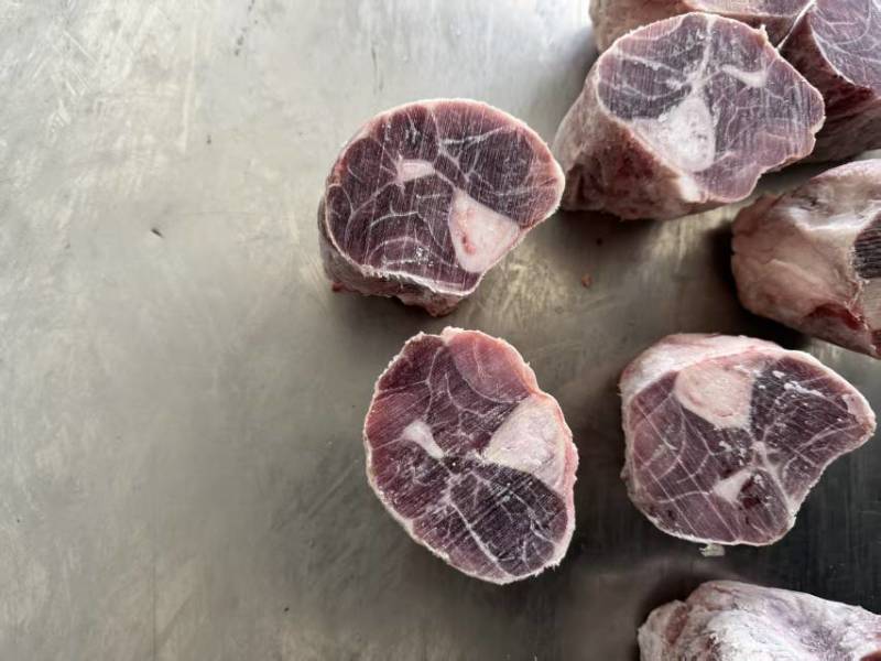 满肉腱子骨，猪腿骨
