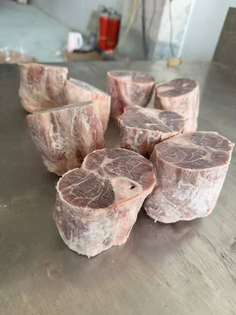 满肉腱子骨，猪腿骨