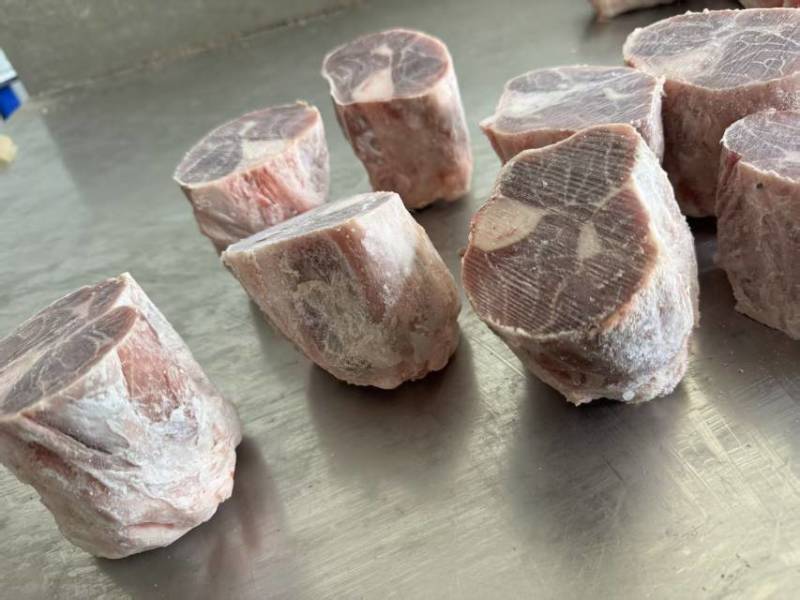 满肉腱子骨，猪腿骨