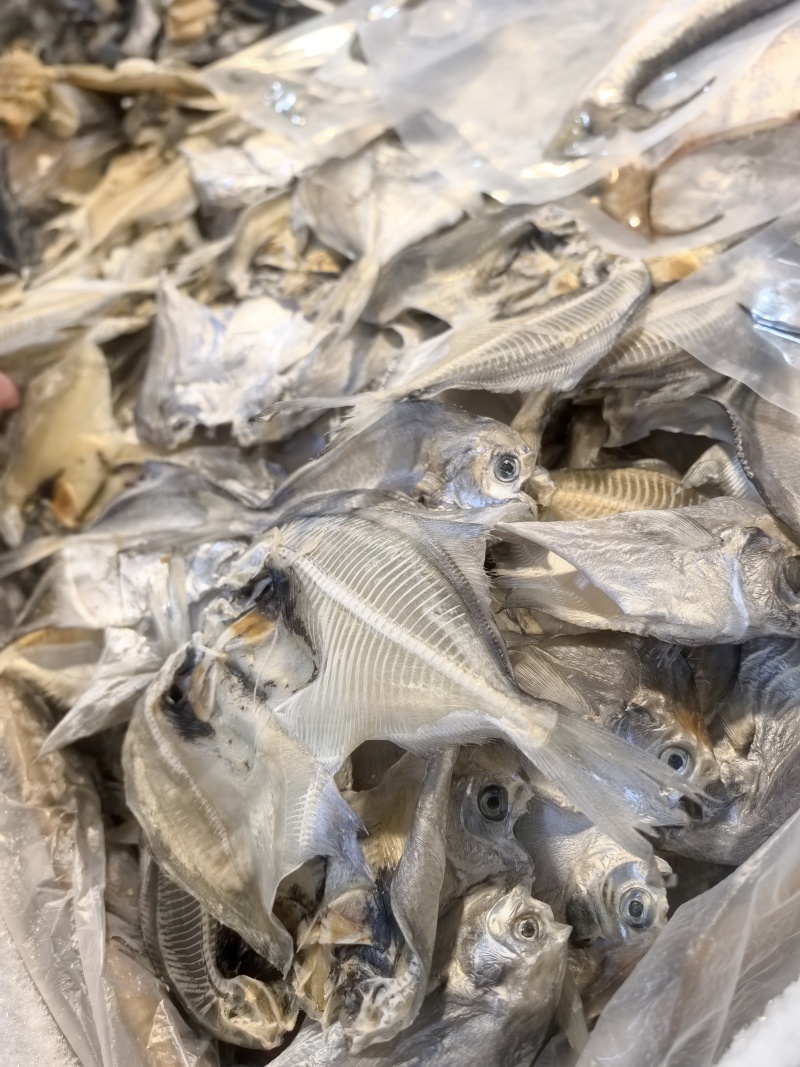 白鲳鱼干野生银鲳鱼干货新鲜咸干咸香鱼干银仓鱼扁鱼干小鱼干
