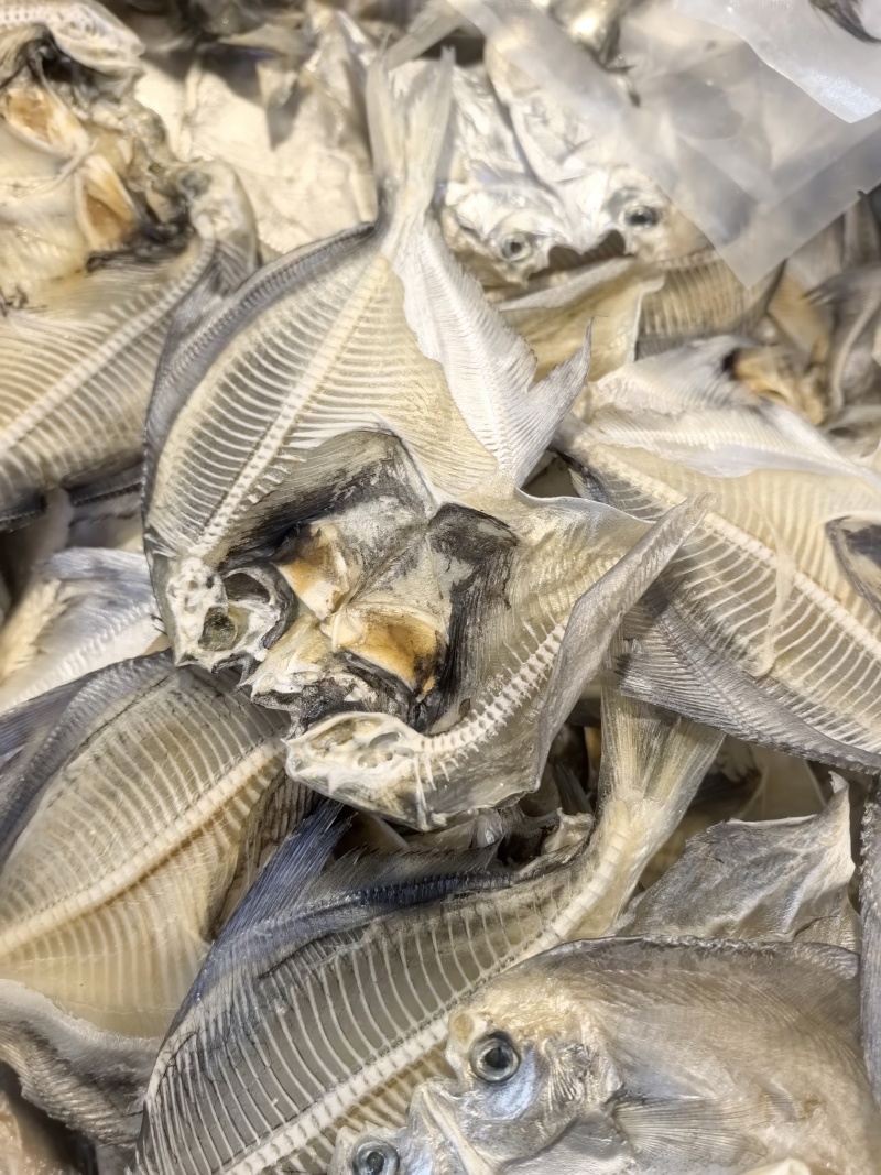 白鲳鱼干野生银鲳鱼干货新鲜咸干咸香鱼干银仓鱼扁鱼干小鱼干