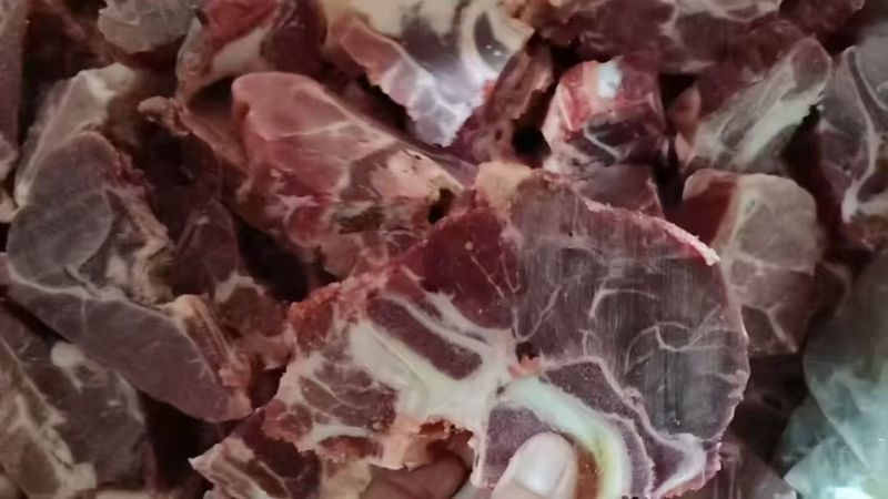 满肉牛脖骨