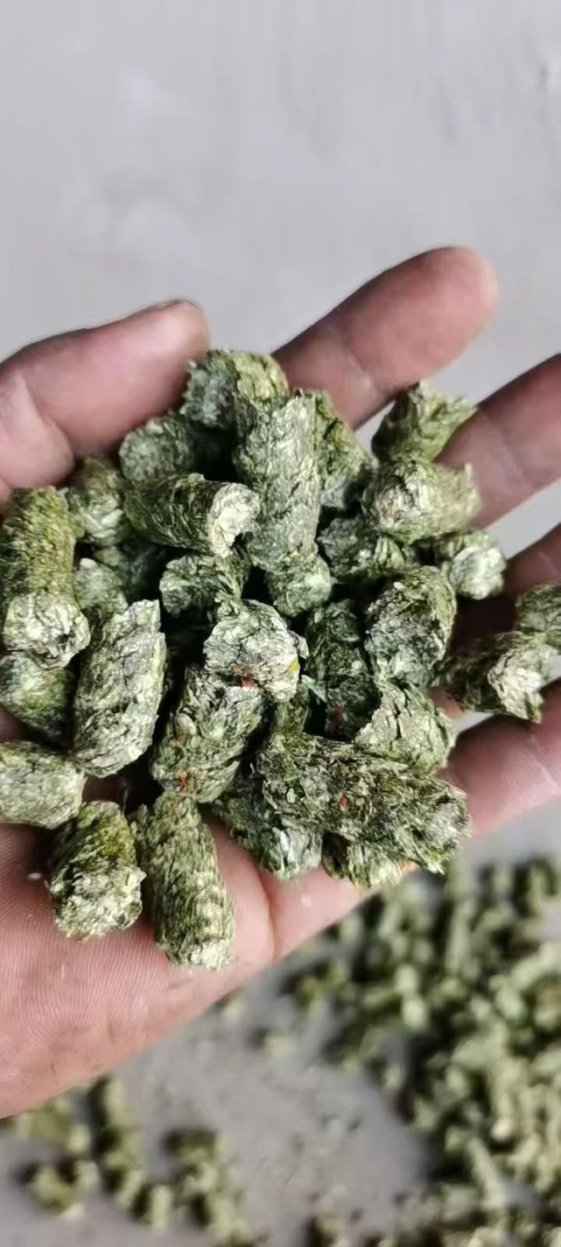 大量辣椒杆颗粒，常年生产，质量稳定，用于各养殖场和饲料厂