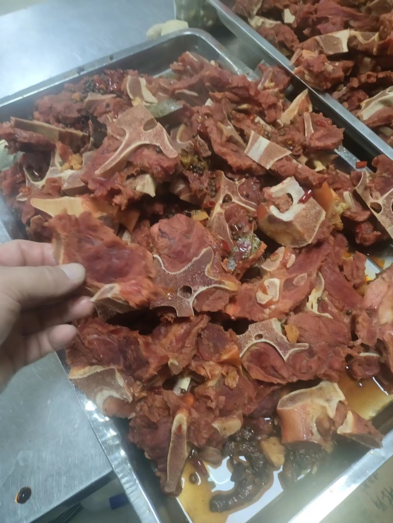 满肉牛脖骨