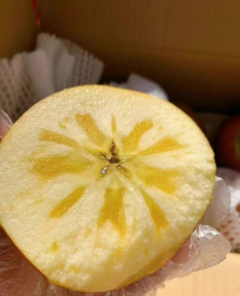 现摘现发新疆阿克苏苹果连箱10斤