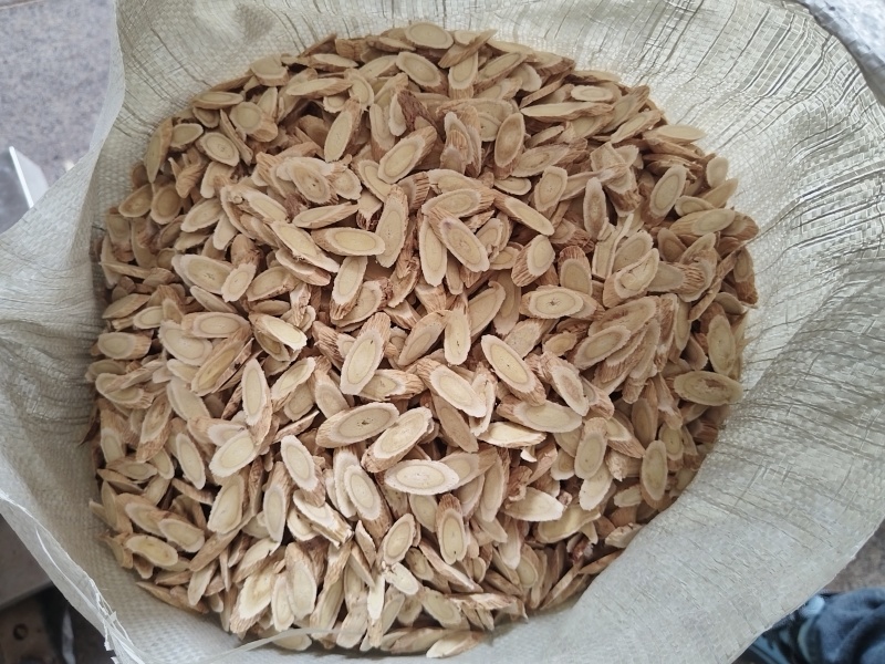 黄芪：精品黄芪有各种规格含量高量大从优欢迎购买。