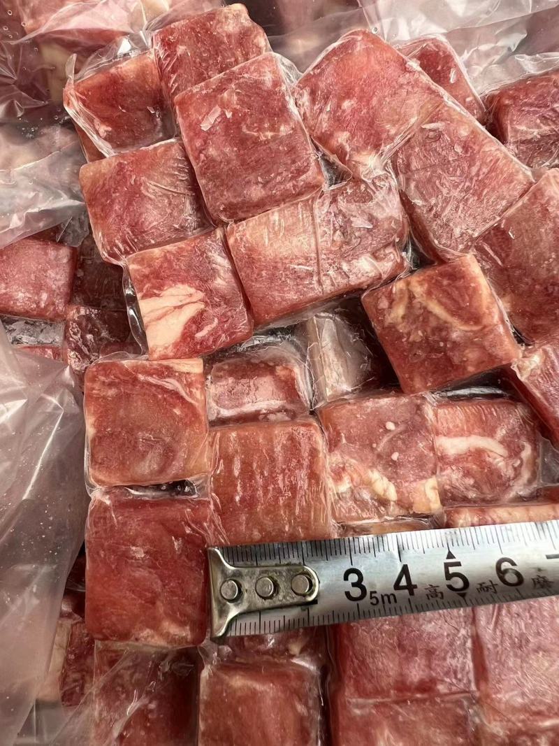 牛肉粒规格：50斤一箱