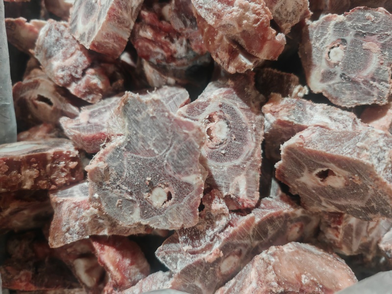 满肉羊脖骨