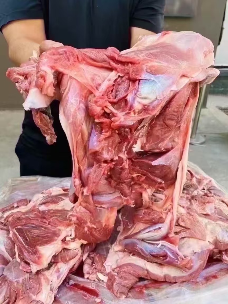 带皮生羊肉，一件40斤