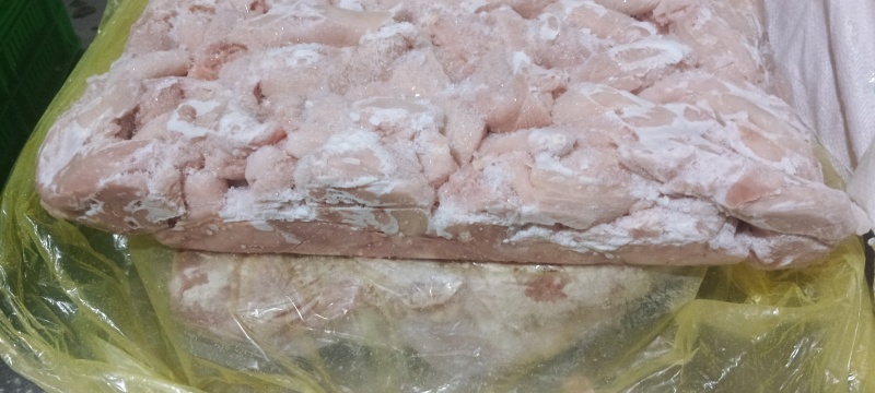 老鸡小胸