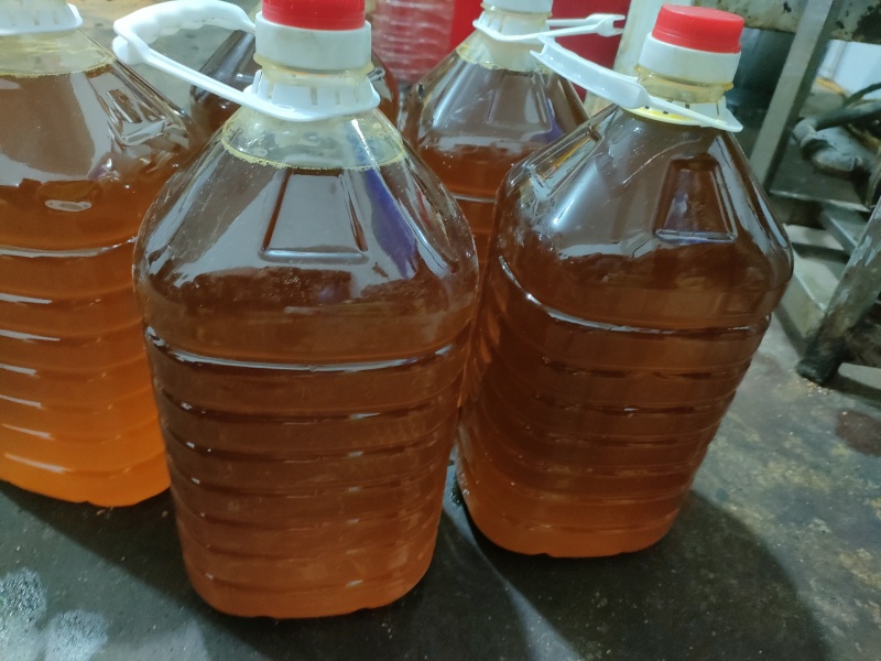 自己家种的黄豆，笨榨豆油，纯东北大豆笨榨豆油欢迎来电