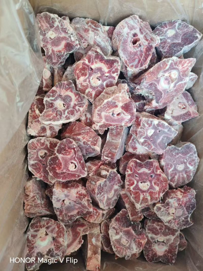 满肉羊脖骨13.5元斤20斤一箱
