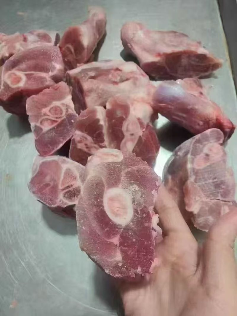 满肉腿骨块