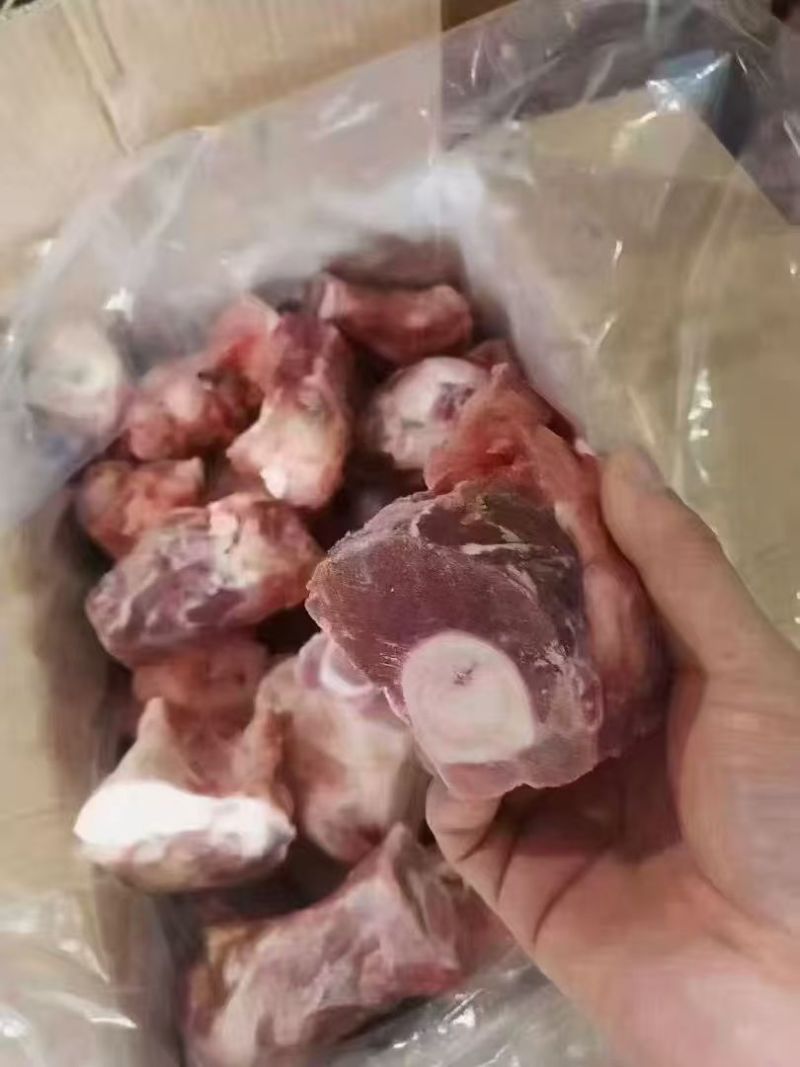 满肉腿骨块