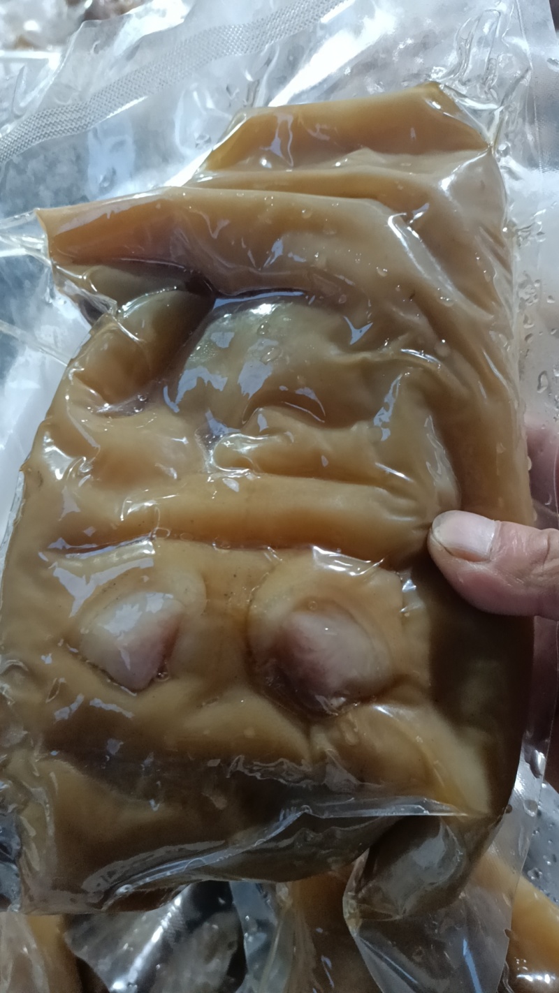 酱香牛蹄，新品，研发一个星期的新品。真空单个包装