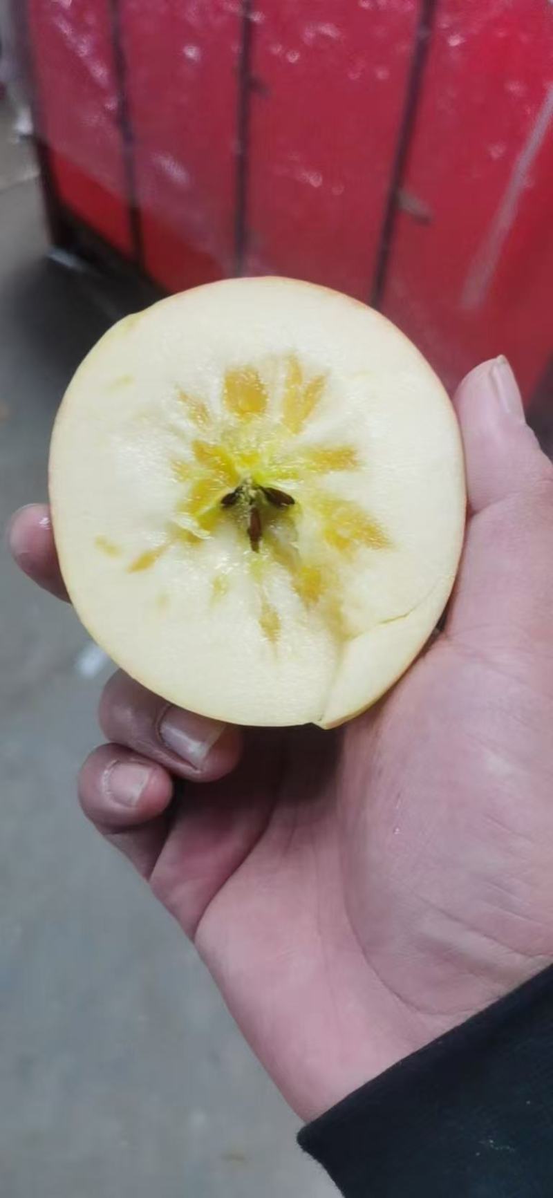 红富士苹果大量上市，产地直发，品质保证，服务周到
