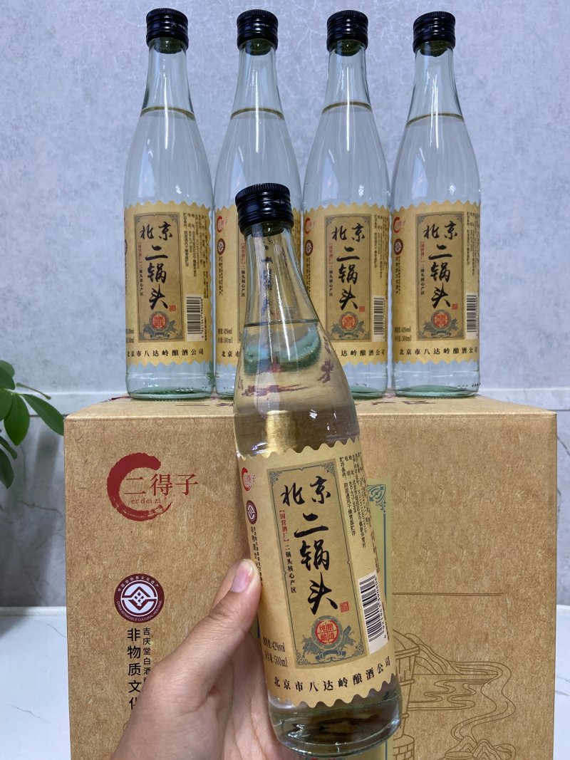 二得子北京二锅头，42度箱规：500毫升，一箱12瓶
