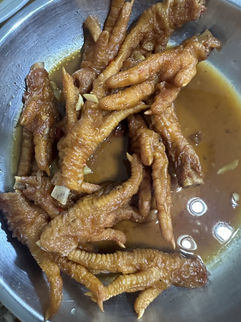 五香虎皮凤爪，热卤烧卤店，地摊凉拌小吃，经济实惠
