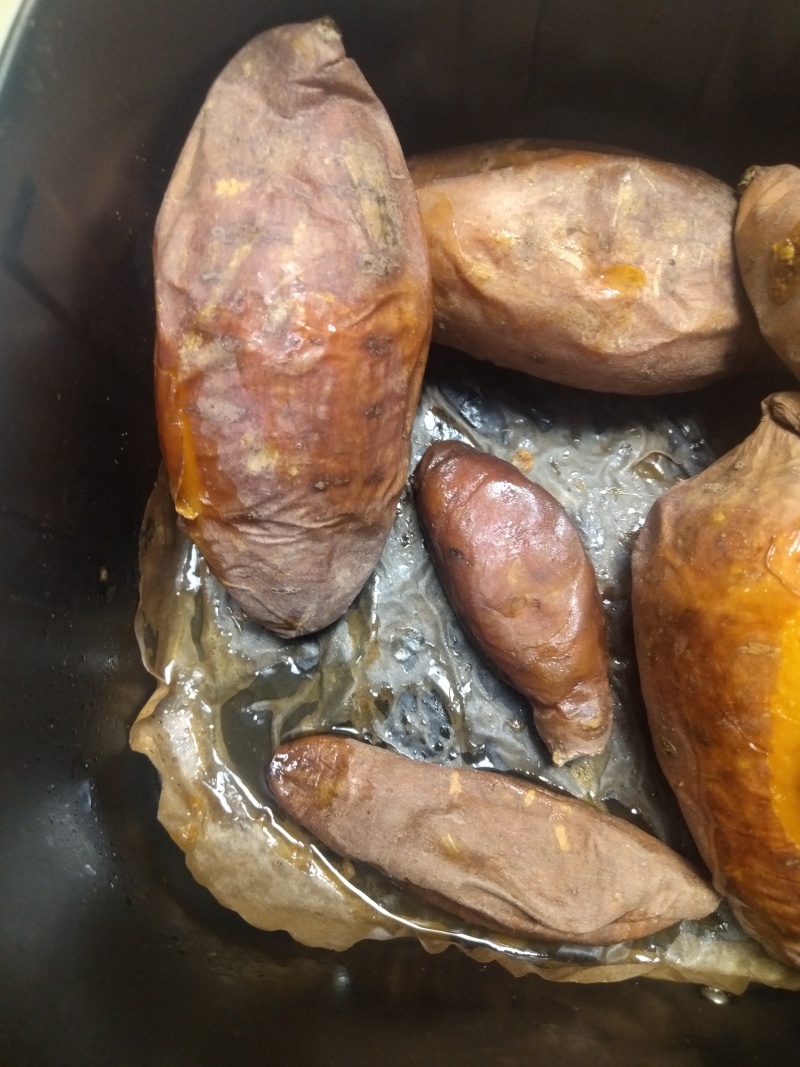 沙地蜜薯口感很好，质优价良，需要的老板联系