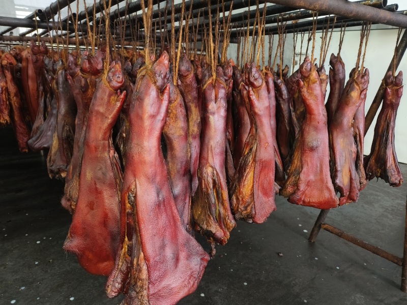 正宗重庆烟熏腊猪脚，源头工厂，厂家直发，30斤/件