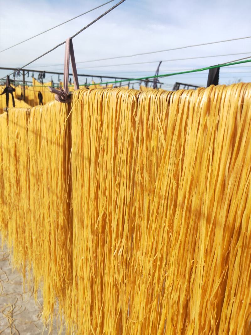 豆筋丝，豆制品，纯黄豆为原料，高蛋白食品。