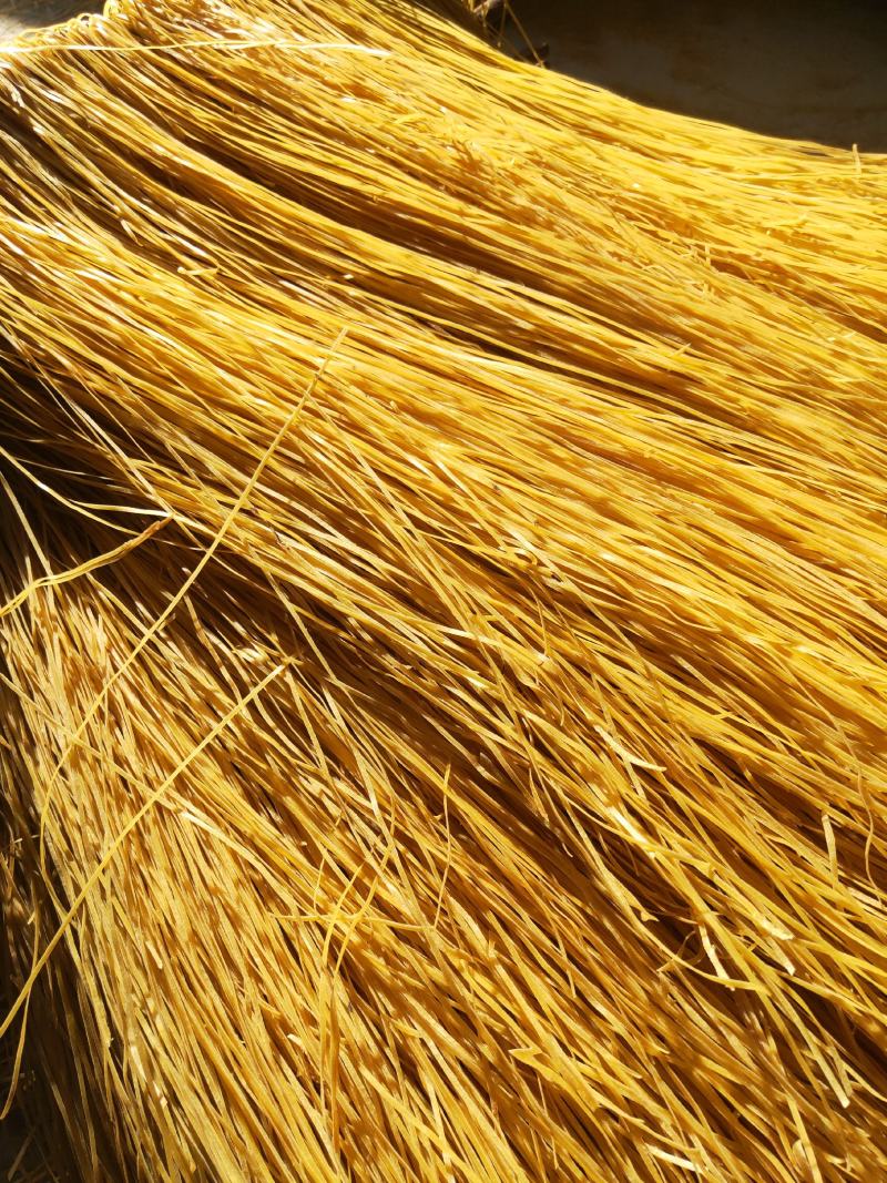 豆筋丝，豆制品，纯黄豆为原料，高蛋白食品。