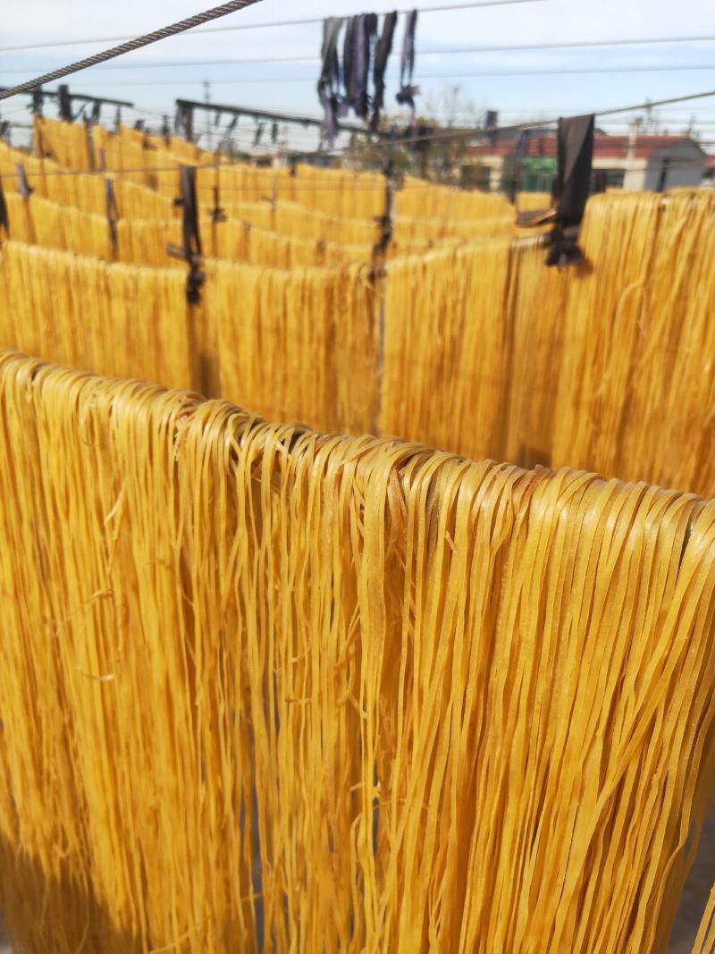 豆筋丝，豆制品，纯黄豆为原料，高蛋白食品。