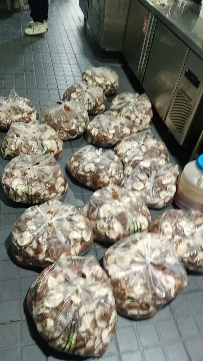 林下马桑菌喧嚣滑嫩爽口