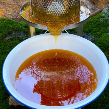 土蜂蜜，一年仅取一次蜜，可提供老爸割蜜视频