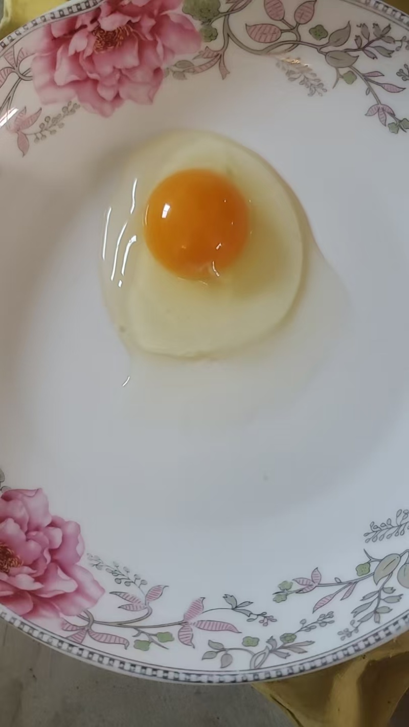 鸡场直供新鲜土鸡蛋草鸡蛋笨鸡蛋粉壳蛋精品