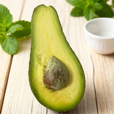 云南孟连县哈斯牛油果自家种植了十多亩果农没有中间商赚差价