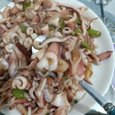 鱿鱼尖口边，都是船冻原料切下来的，不泡水！