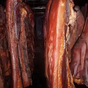 湖南农村土猪腊肉，吃粮食长大的，肉质口感香，可长期供货