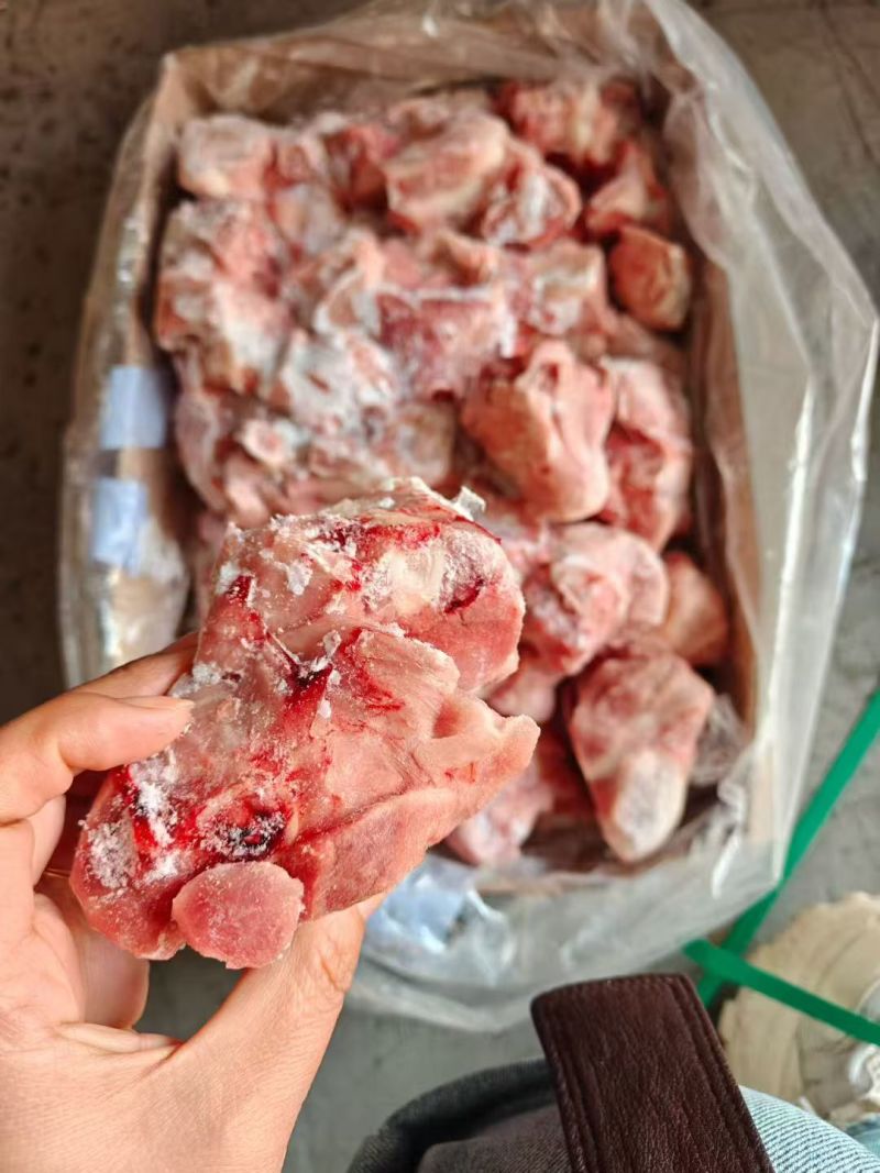 肥猪前腿骨块10kg/箱