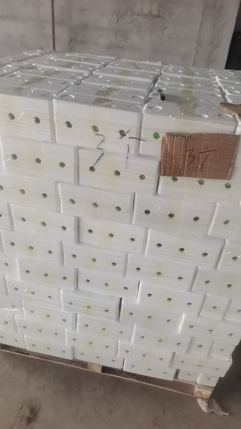韭花酱瓶装的，电商产品
