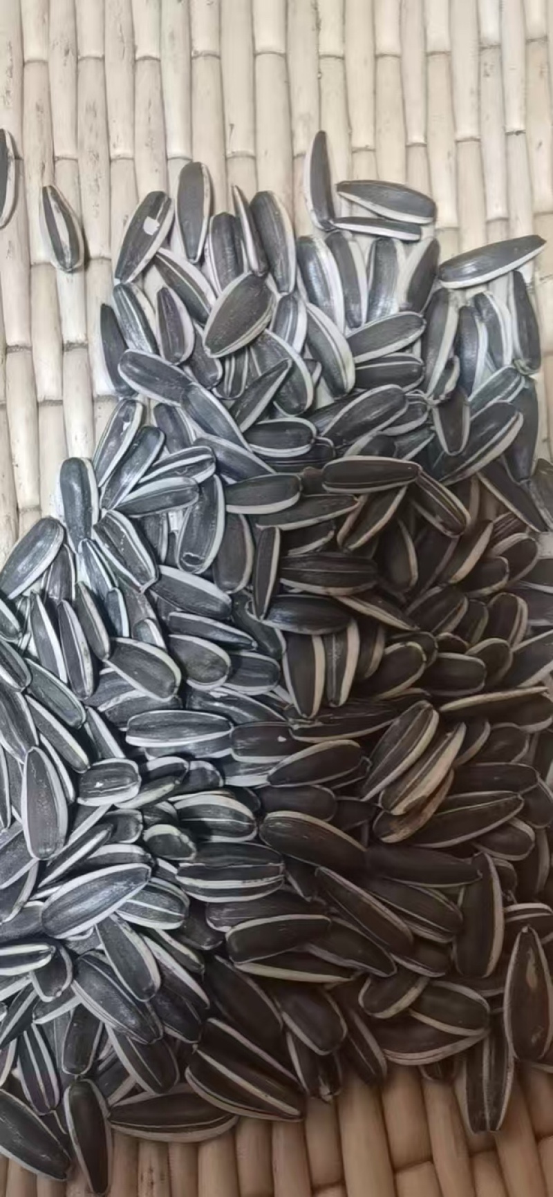 葵花籽，产地直发，大量有货，欢迎各位老板咨询采购