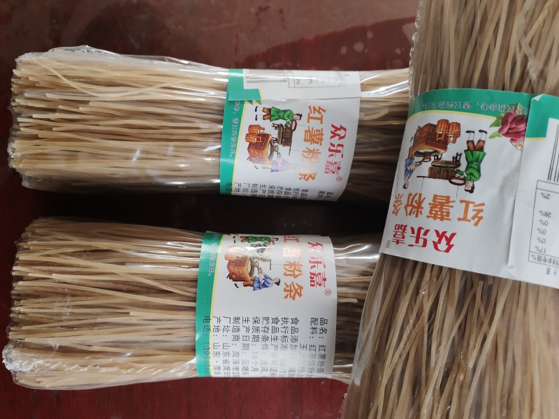红薯粉条装车中