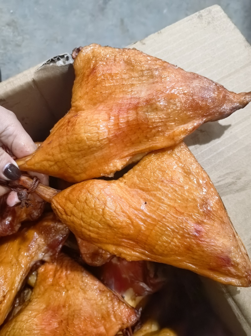 烟熏鸭腿腊鸭腿烟熏鸭边腿地摊赶集展销会厂家一手货源