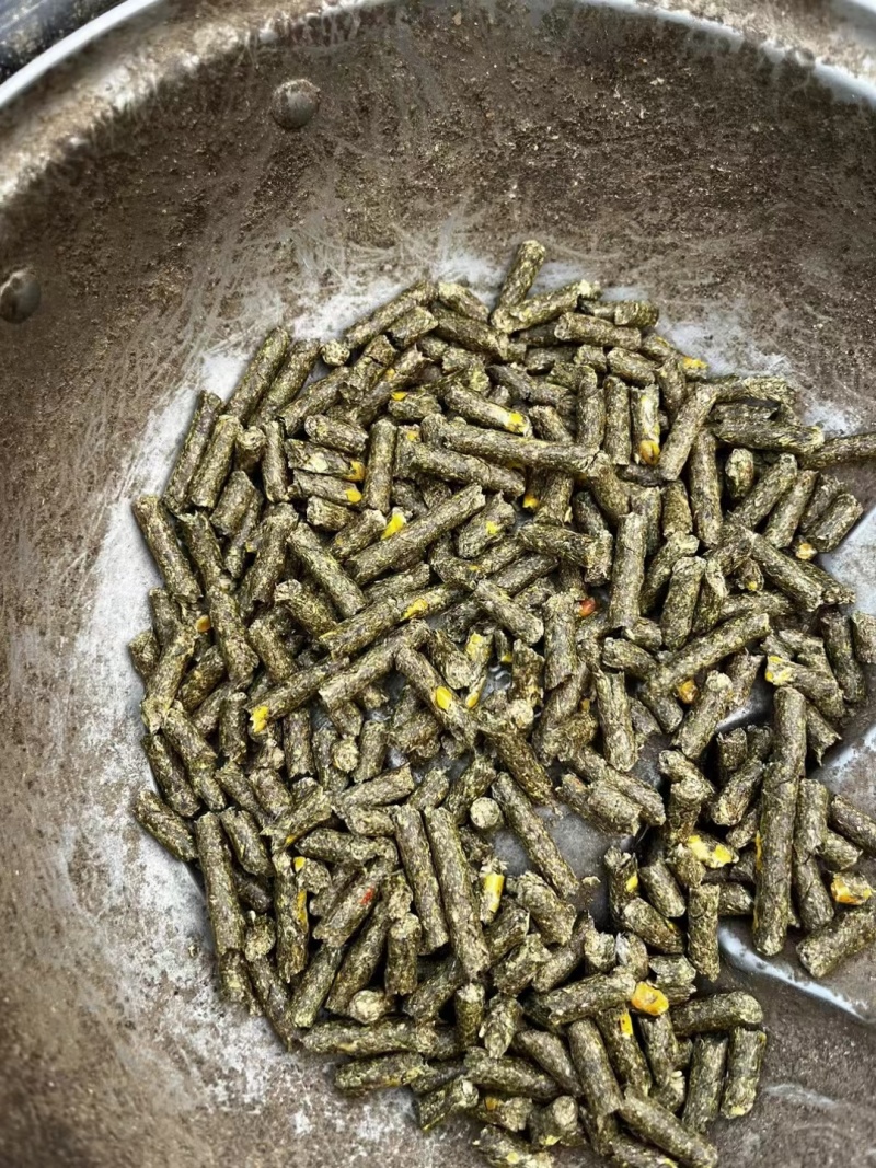 玉米全价颗粒料花生秧颗粒花生秧+玉米颗粒各种规格可定