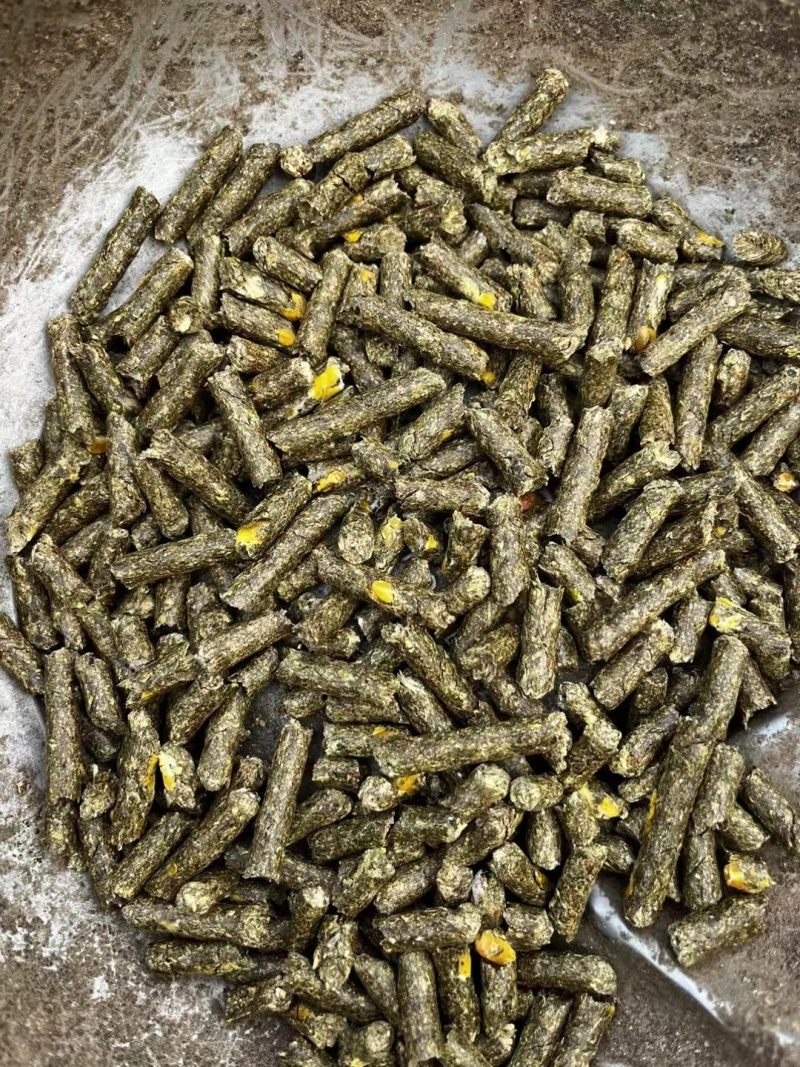 玉米全价颗粒料花生秧颗粒花生秧+玉米颗粒各种规格可定