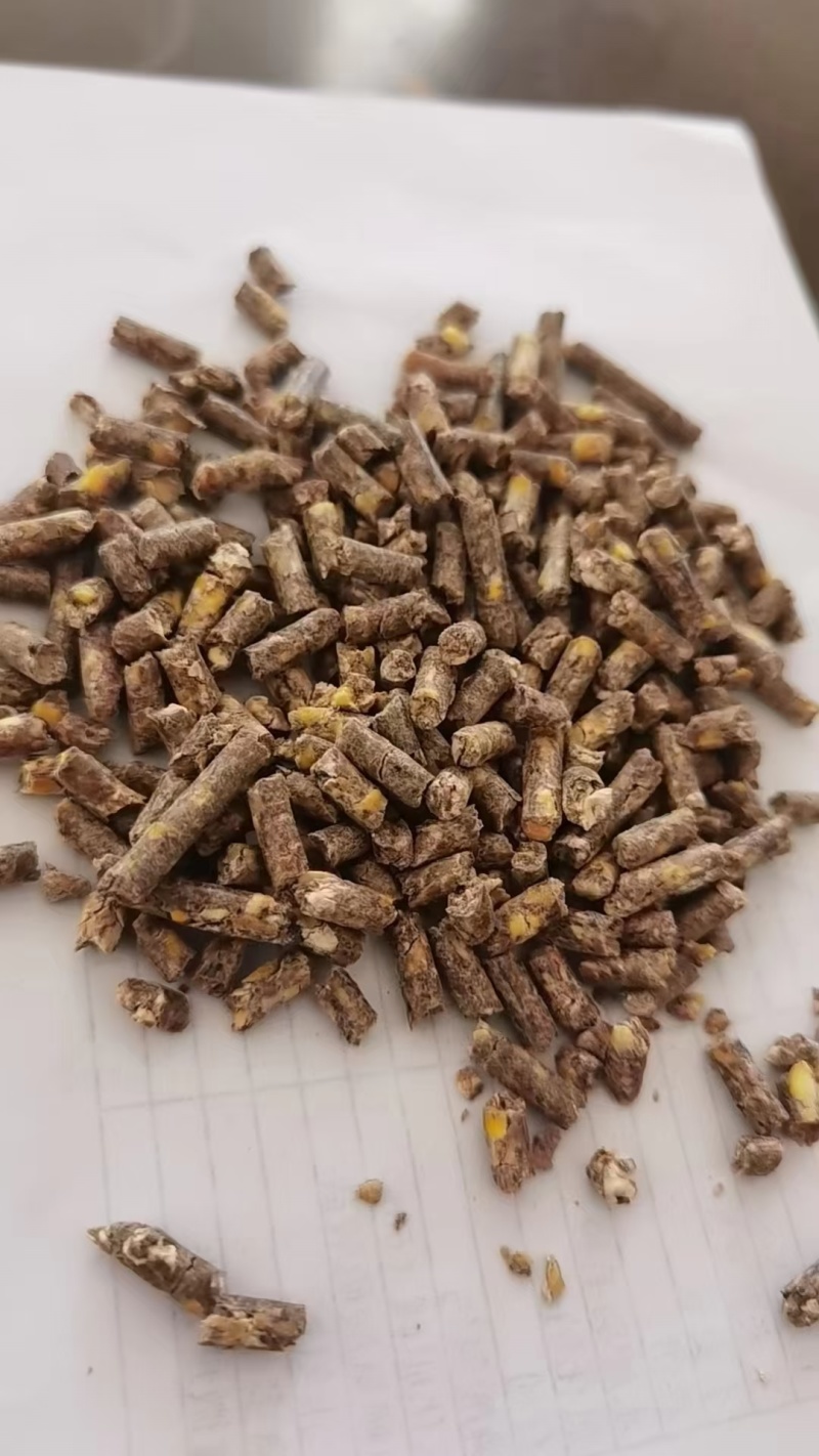 玉米全价颗粒料花生秧颗粒花生秧+玉米颗粒各种规格可定