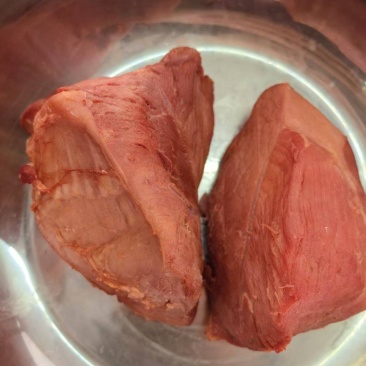 五香猪肉三角肉大量上市，产地直发，品质保证，服务周到