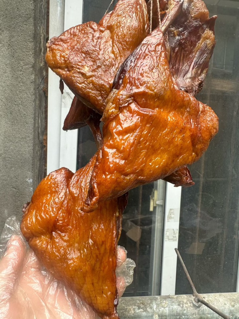 烟熏鸭腿，烤鸭腿，工厂一手货源，需要的看过来欢迎来电咨询