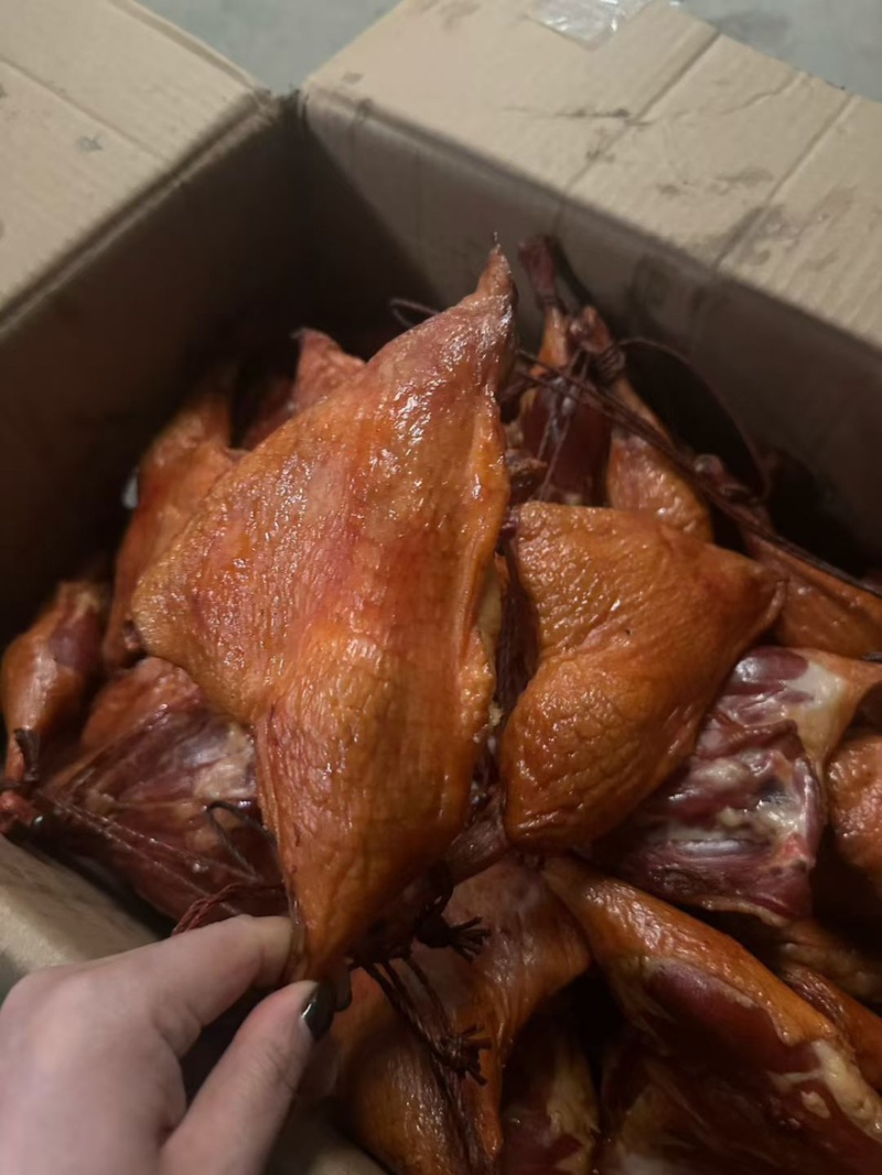 烟熏鸭腿，烤鸭腿，工厂一手货源，需要的看过来欢迎来电咨询