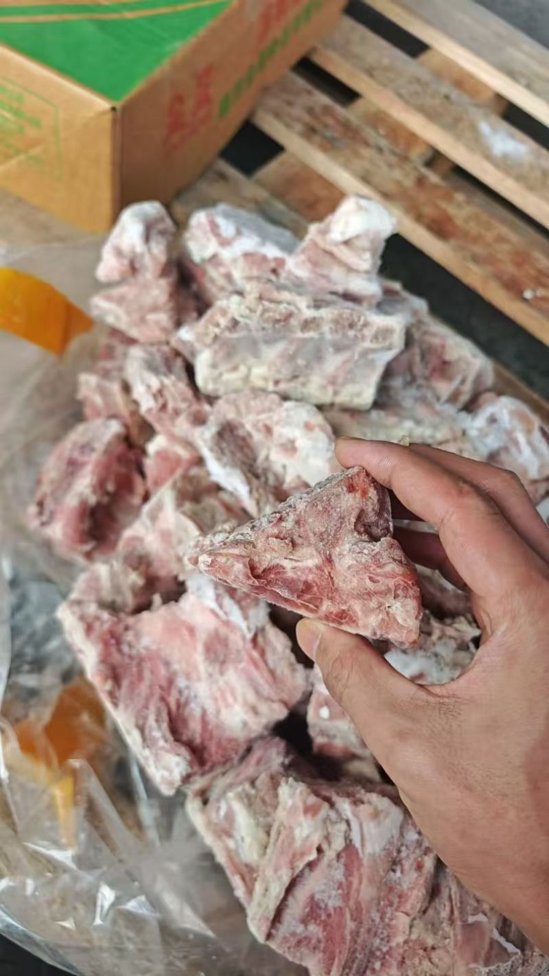 龙骨块两块来钱一斤，带肉率多