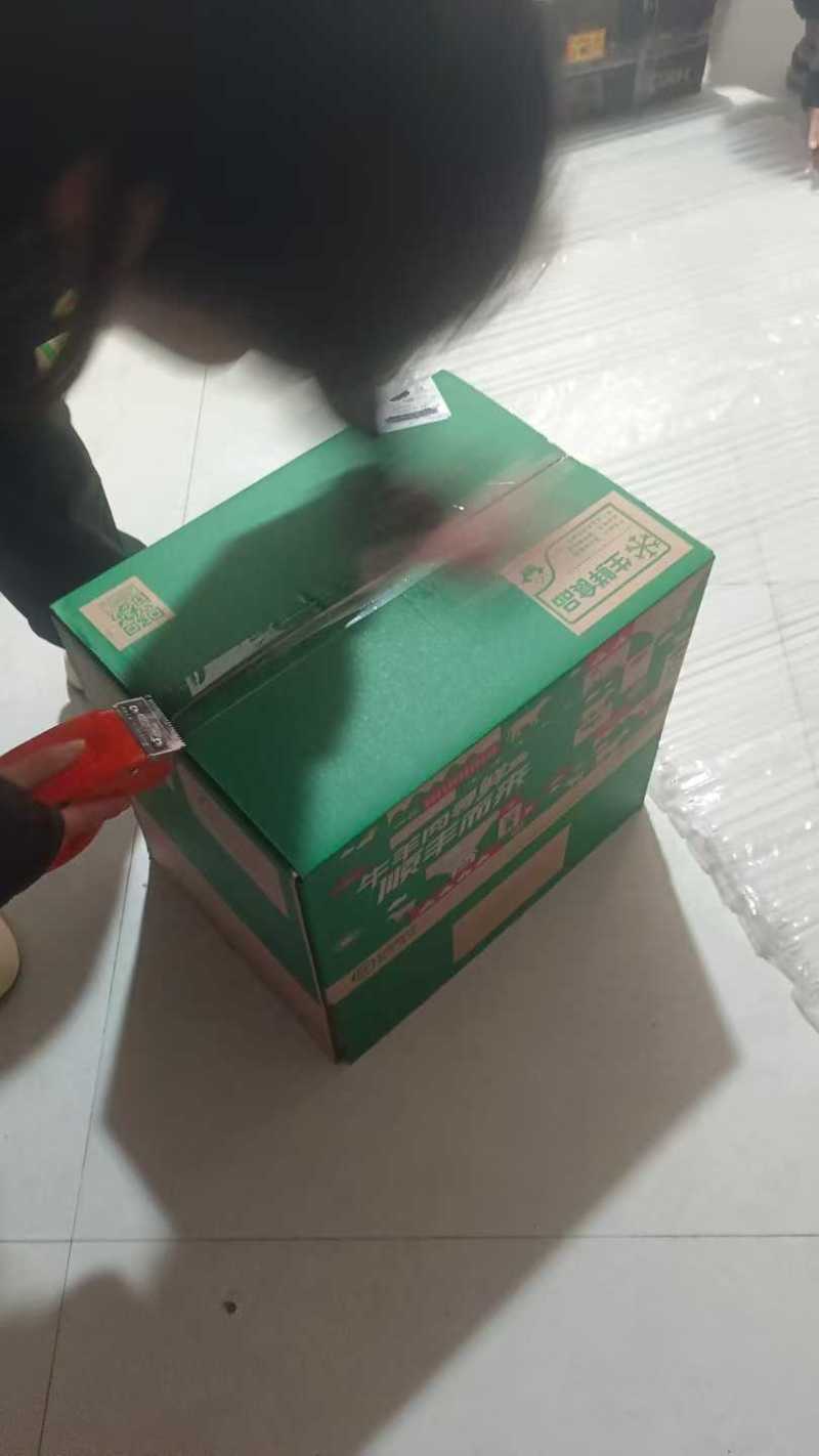 甘肃大山深处自家放养跑山羊