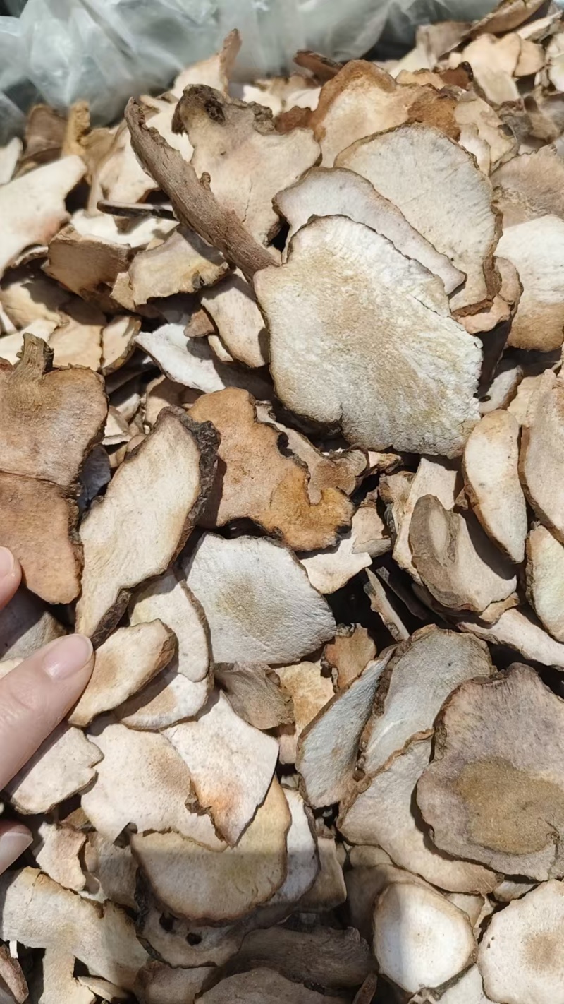 中药材土茯苓各种各样的规格，需要的老板请联系我下单哦