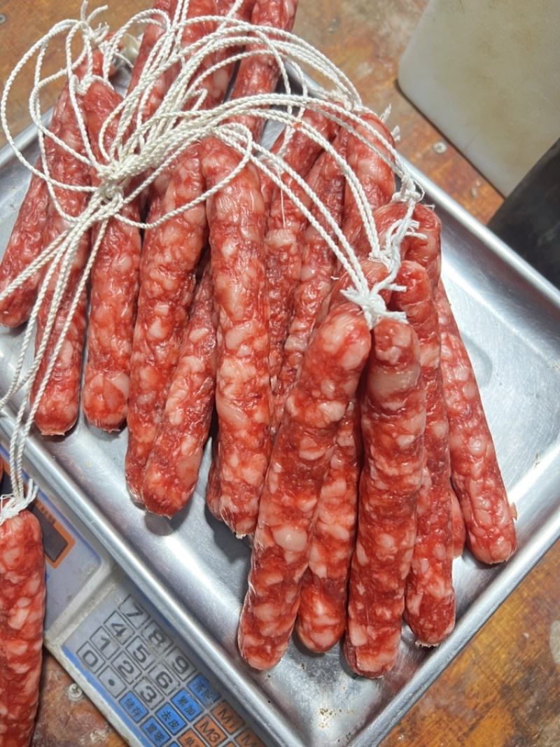 切肉肠皇，螺蛳粉，餐馆，快餐店，老幼皆宜甜味广味腊肠。