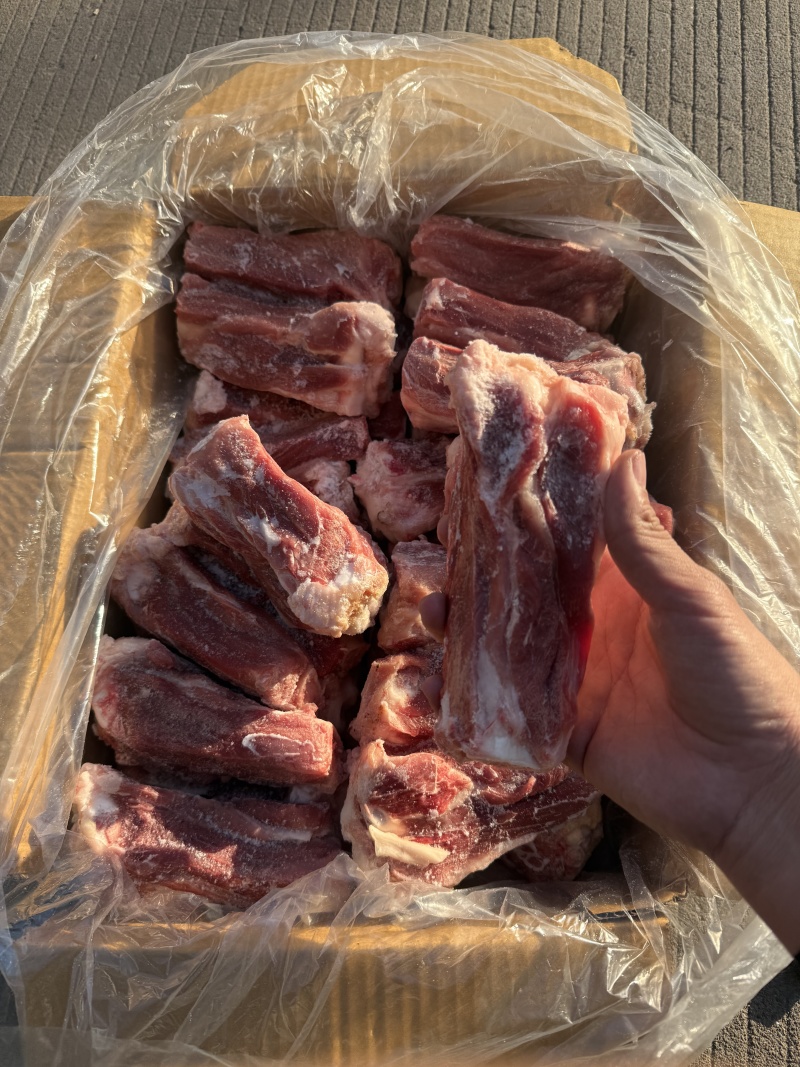 满肉猪s骨都有骨髓20斤27-30根左右，现货量大优
